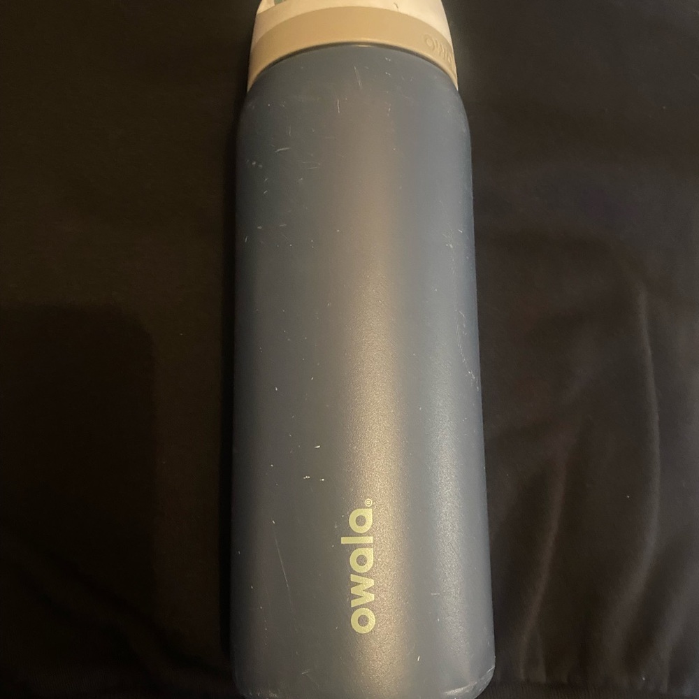 Owala brand Blue 32oz Water Bottle